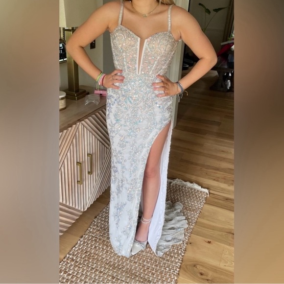 SHERRI HILL 55289 - Picture 3 of 5